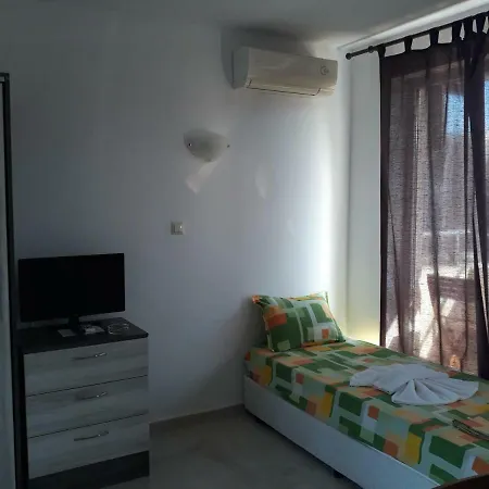 студио Anna Marina Apartment